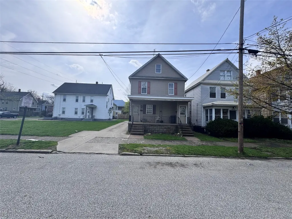 1045-47 E 9th St