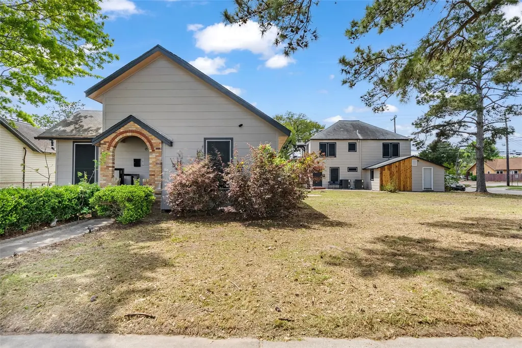 2633 W Main St