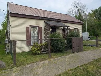 220 Elm St
