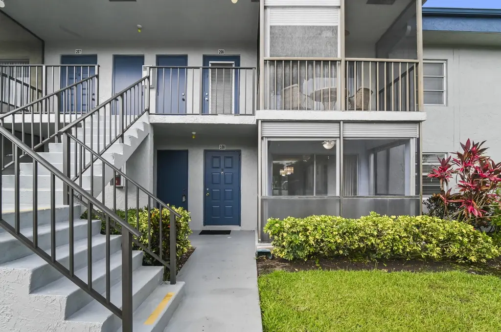 7535 S Oriole Blvd #108