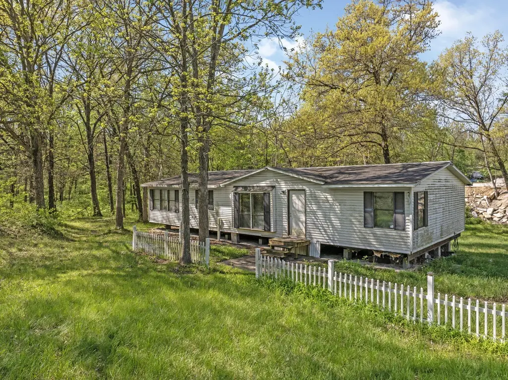 7304 N Wagon Trail Rd