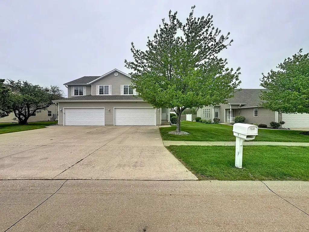 721 Ash Dr