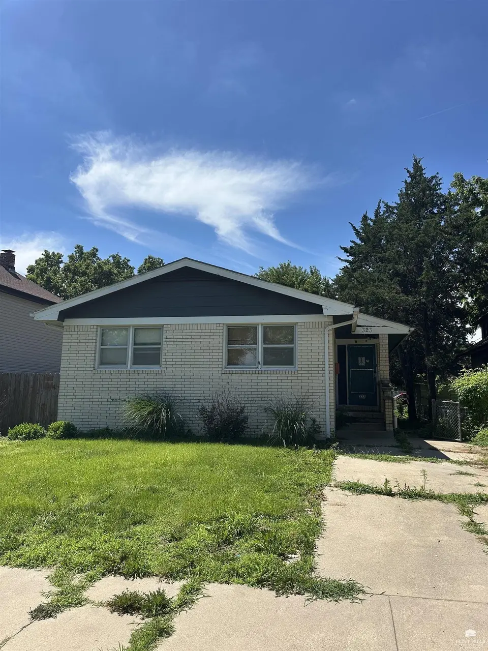 323 W 2nd St