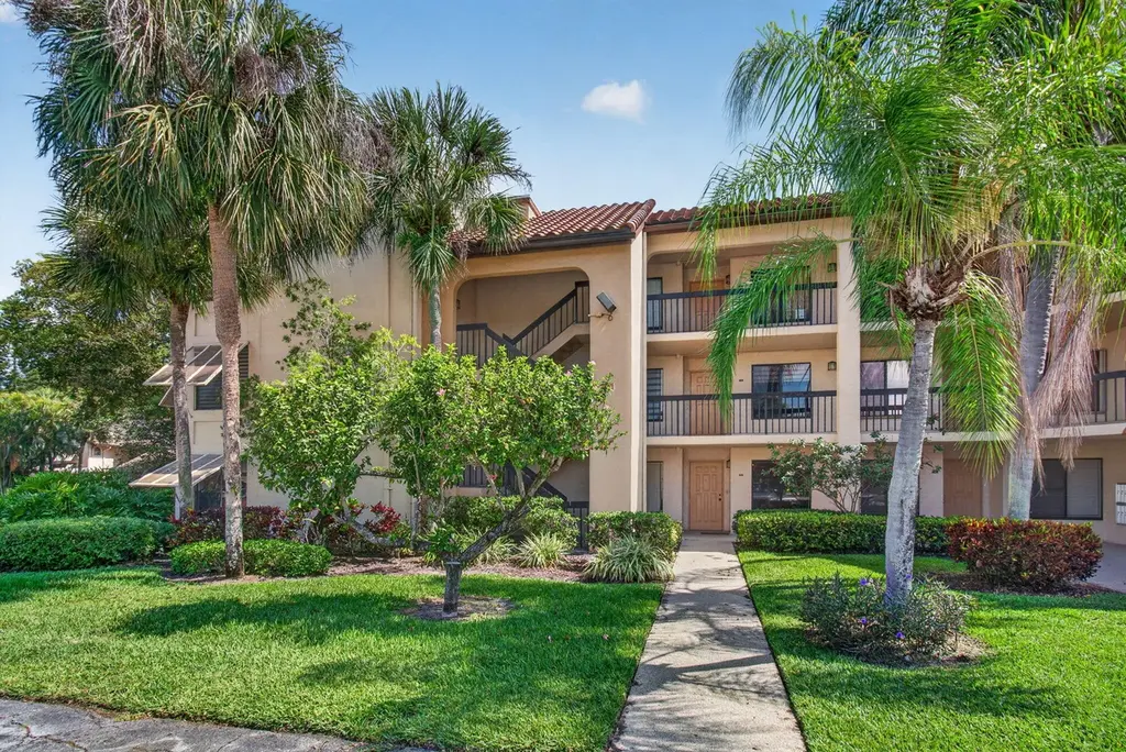 10174 Mangrove Dr #201