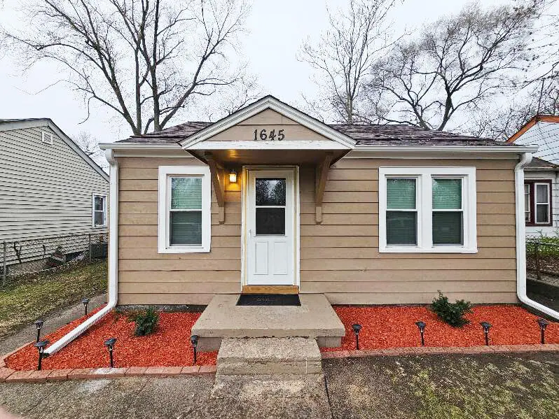 1645 W 40th Ave