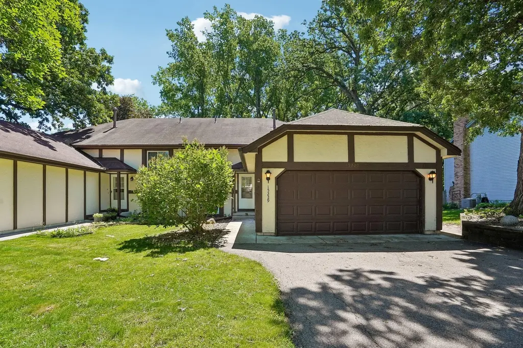 15229 Buchanan Ct