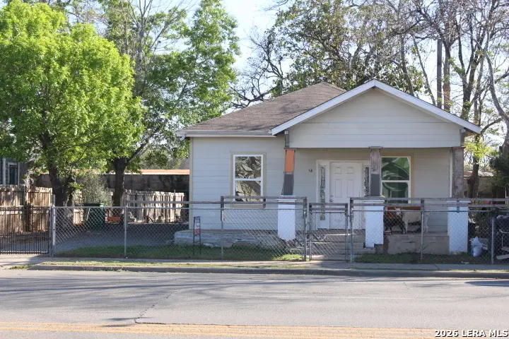 830 Steves Ave