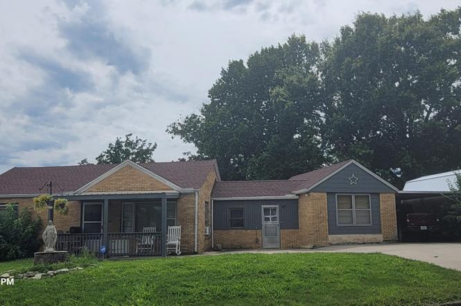 1216 Winston Dr