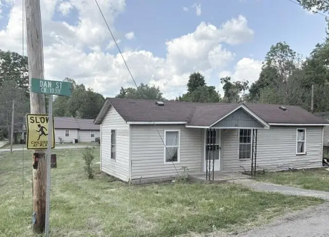36 Dan St