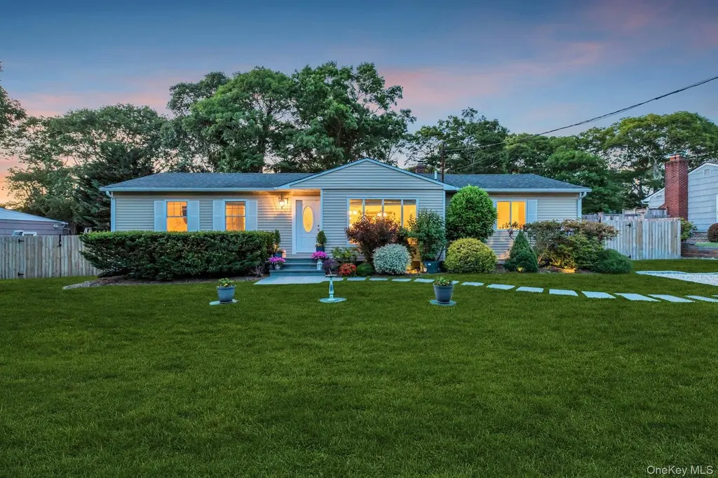 116 W Tiana Rd