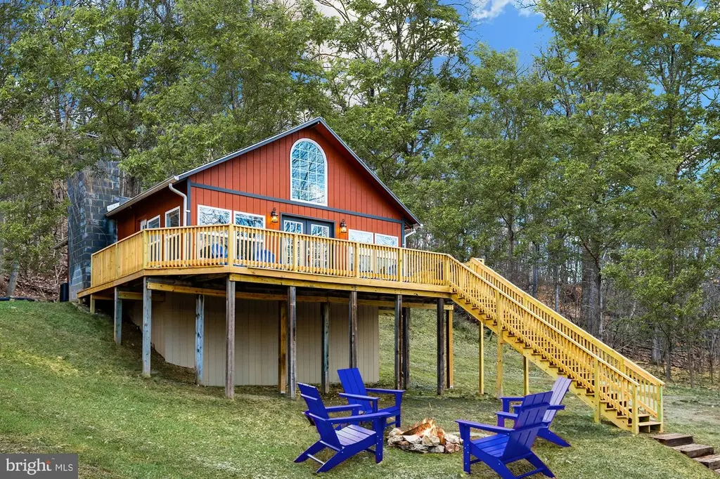 221 Dewdrop Ln
