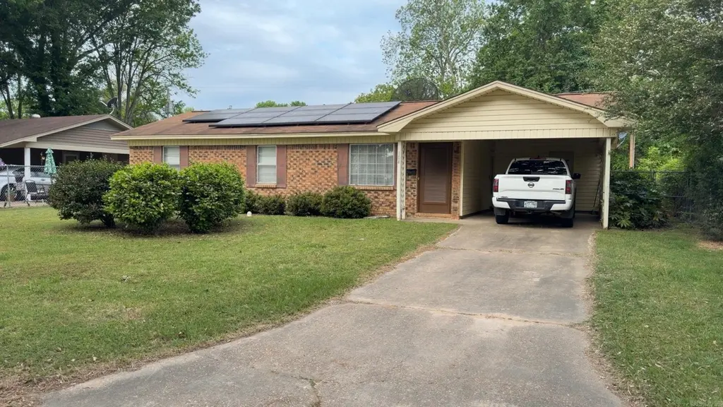 104 S Crestview