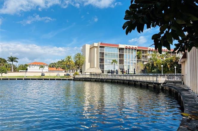 2001 Atlantic Shores Blvd #409