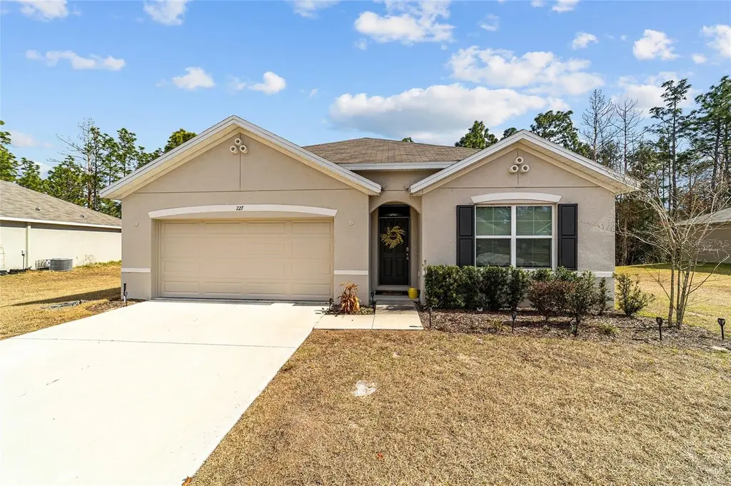227 Hickory Crse