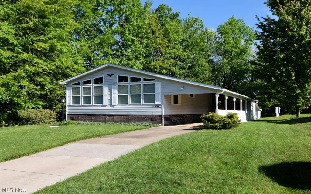 222 Troy Oaks Dr