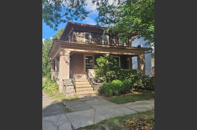 16 Elizabeth St