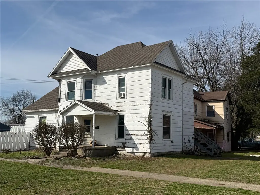 2301 Charleston Ave