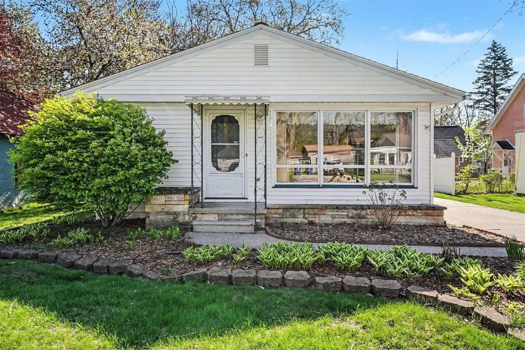 1302 Green Ave