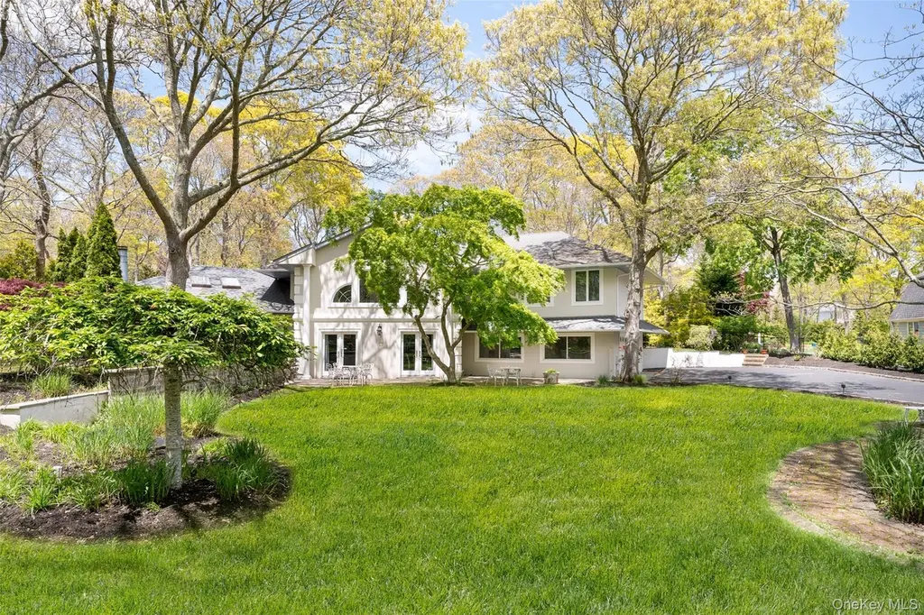 27 Bay Ave W