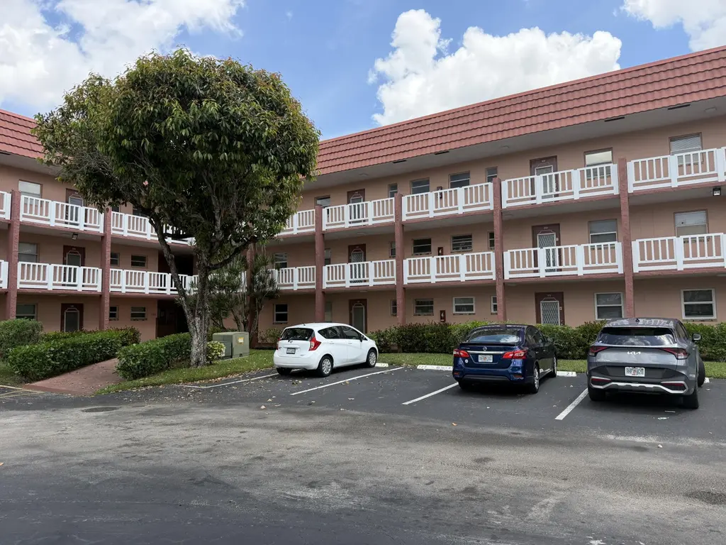 9441 Sunrise Lakes Blvd #308