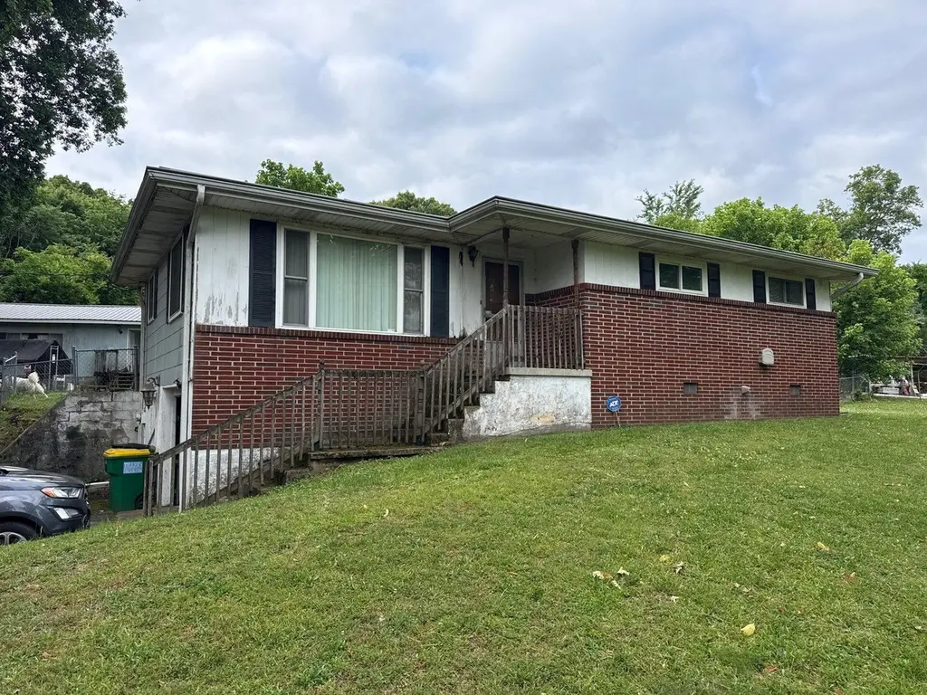 88 Circle Dr