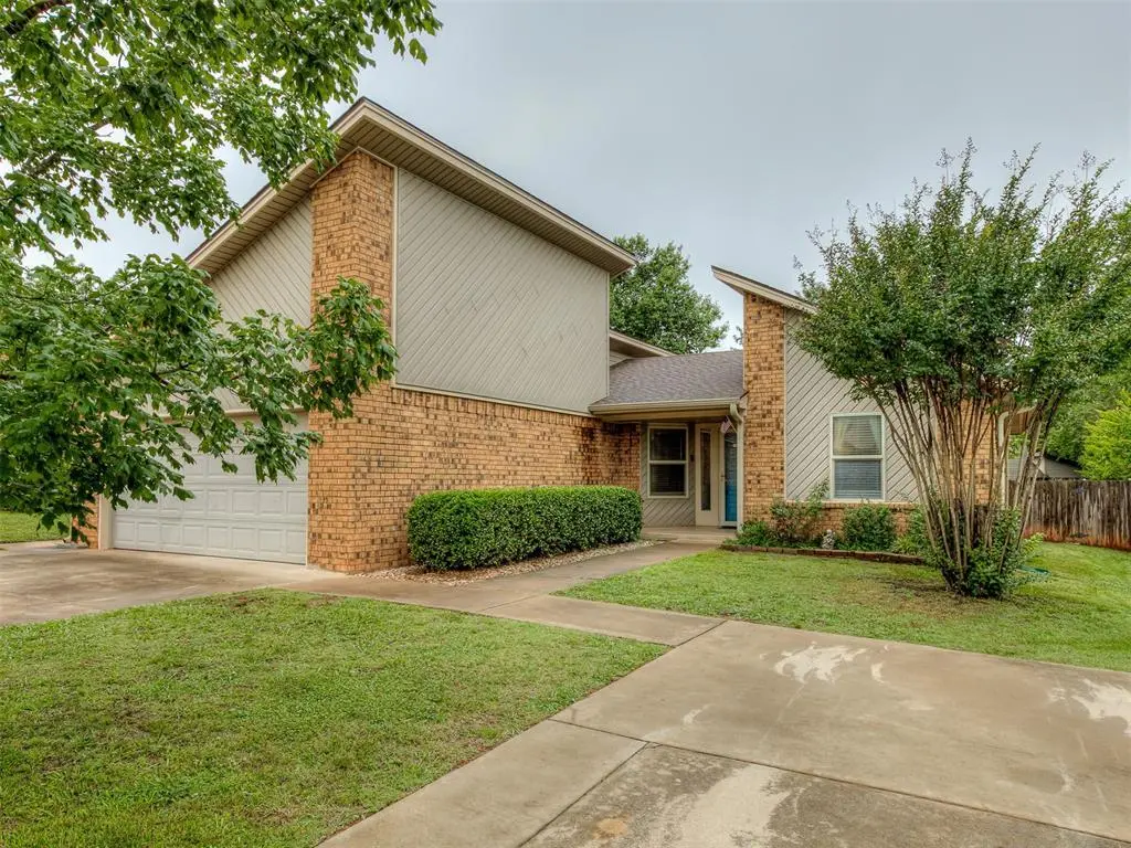 2102 Oak Forest Dr