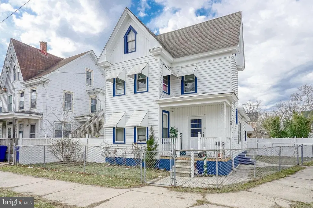 200 S 4th St