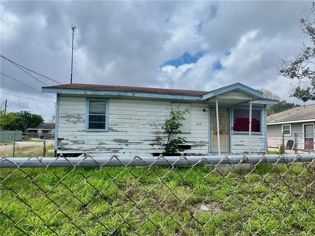 919 S Brownlee Blvd