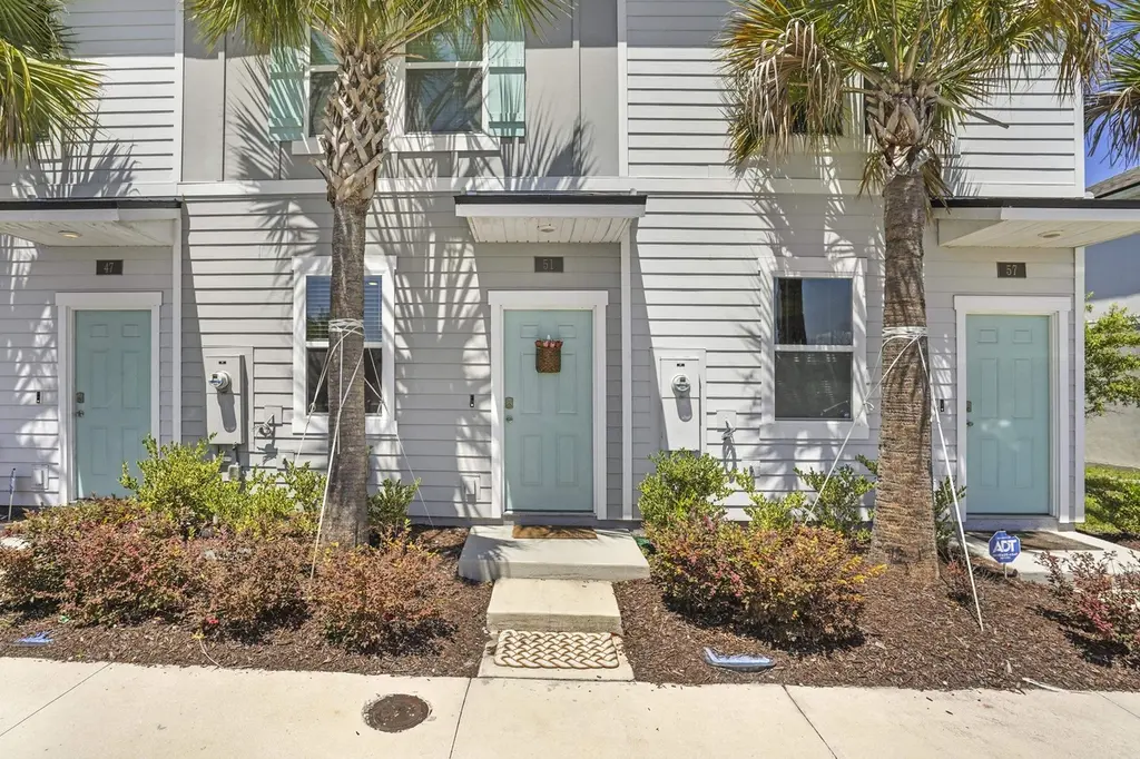 51 Elmhurst Ln