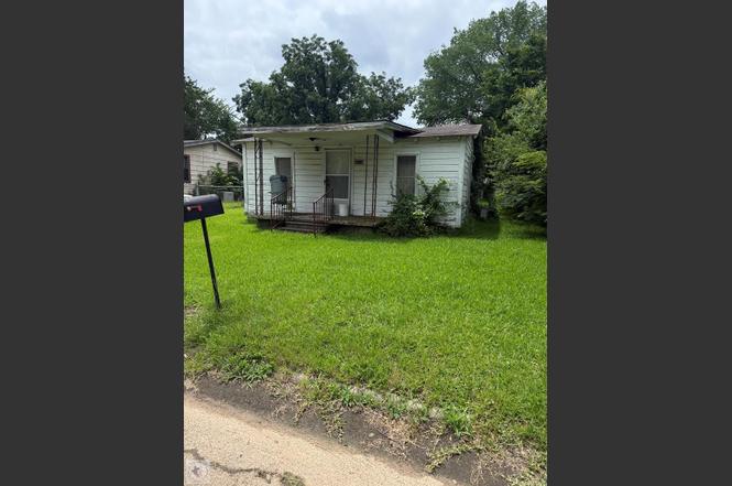 2214 Grove Texarkana St