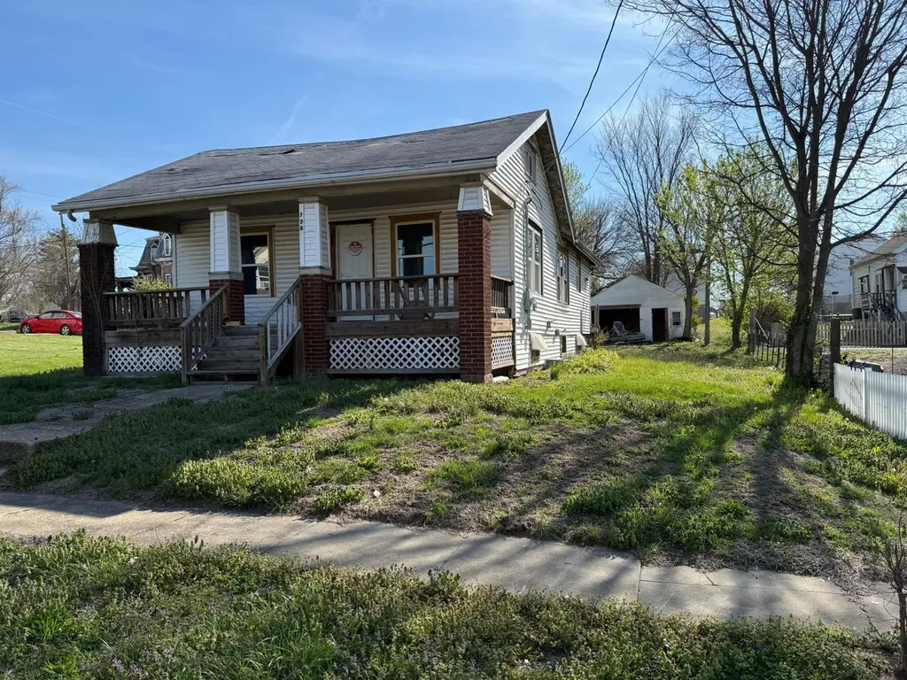 728 Grand Ave