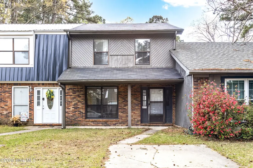 211 Bracken Pl