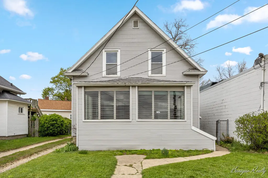 2147 Plainfield Ave NE