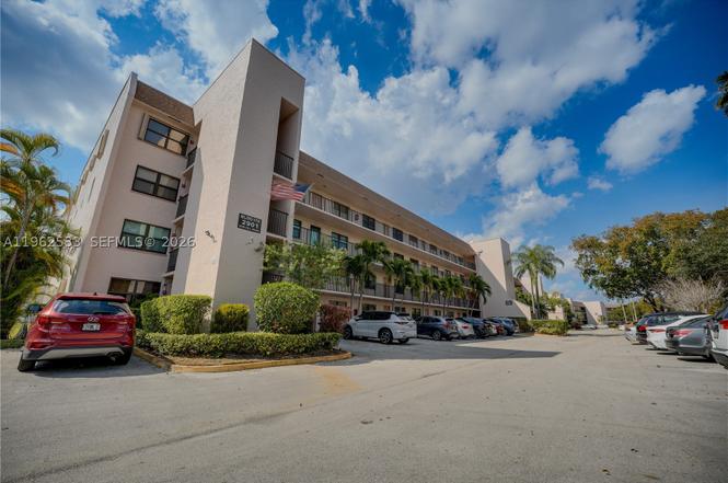 2901 N Nob Hill Rd #303