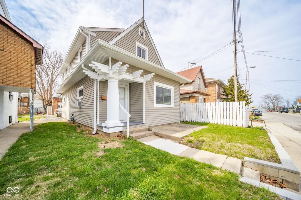 1125 Pearl St