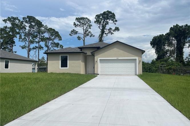 3032 W Briarwood Cir