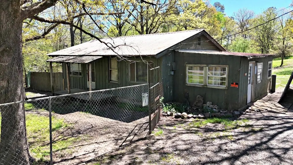 118 Polk Road 76 E