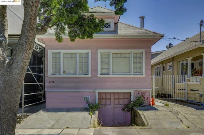 2338 Waverly St