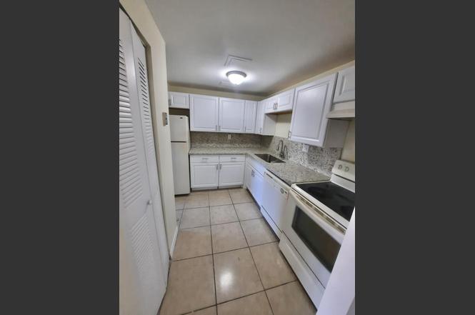 409 Executive Center Dr #208
