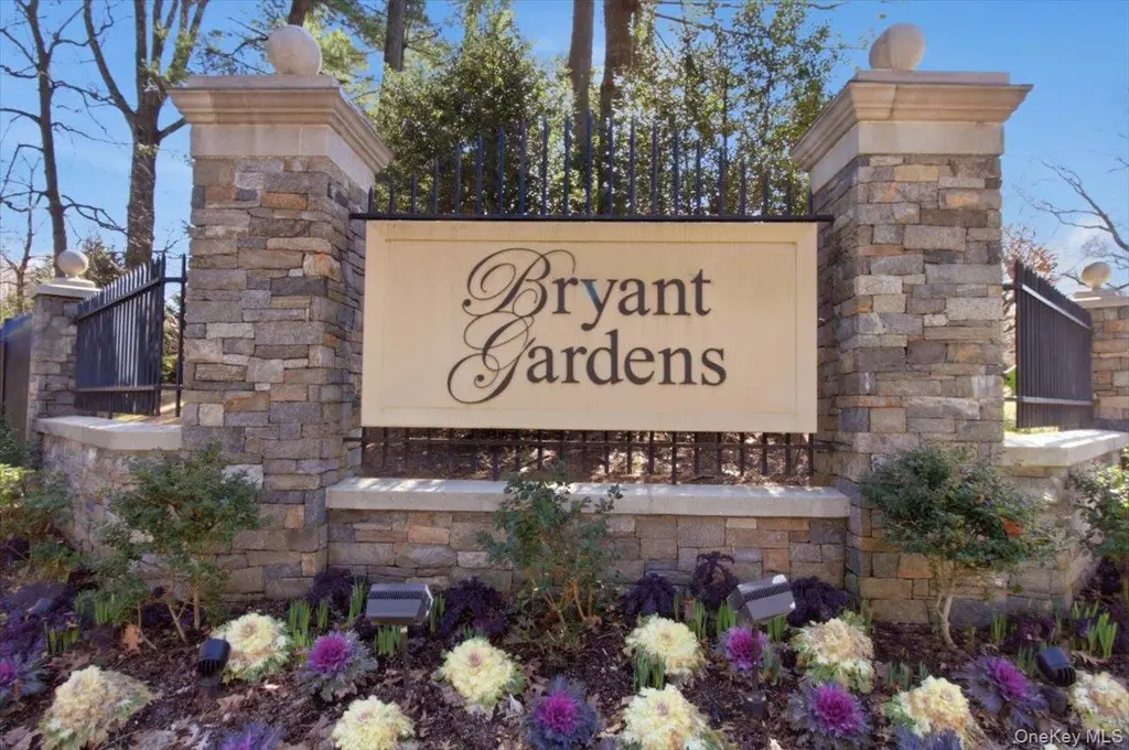 15 Bryant Cres Unit 2B