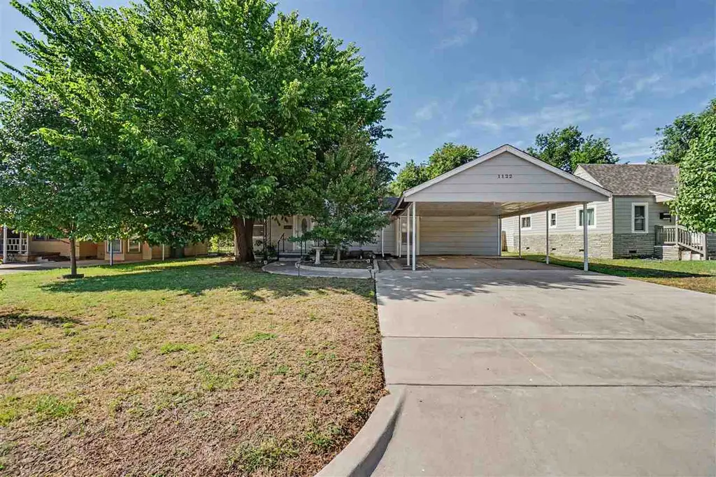 1122 NW Maple Ave
