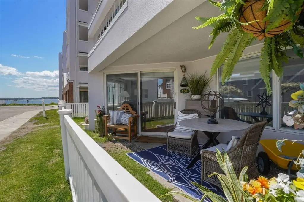 1 Commodore Ct #104