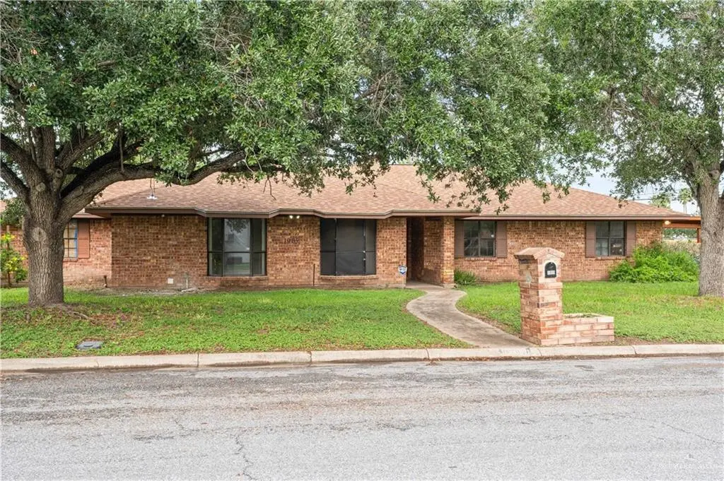 1905 E Live Oak