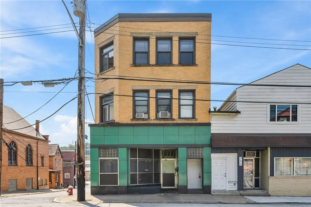 751 Chartiers Ave