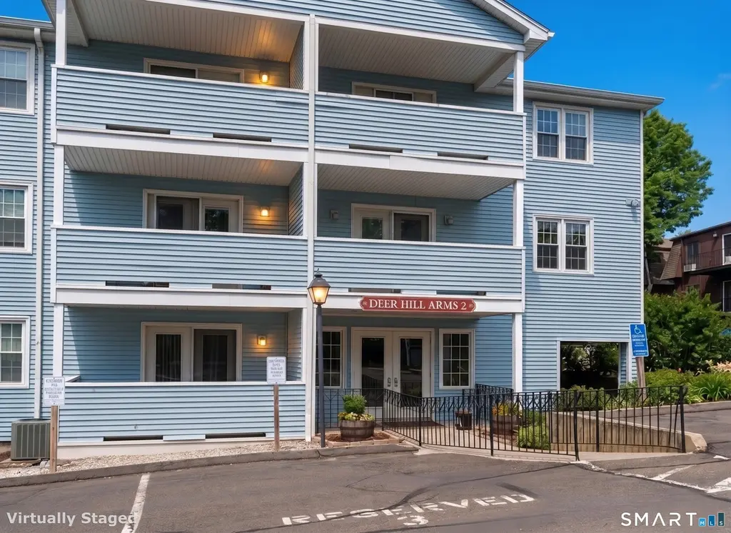 136 Deer Hill Ave #308