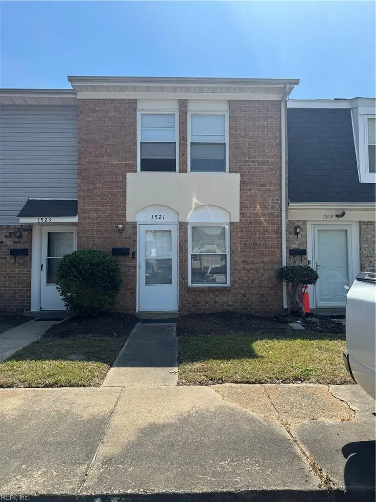 1521 Darren Cir