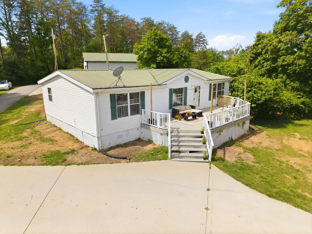 21 Pear Tree Ln