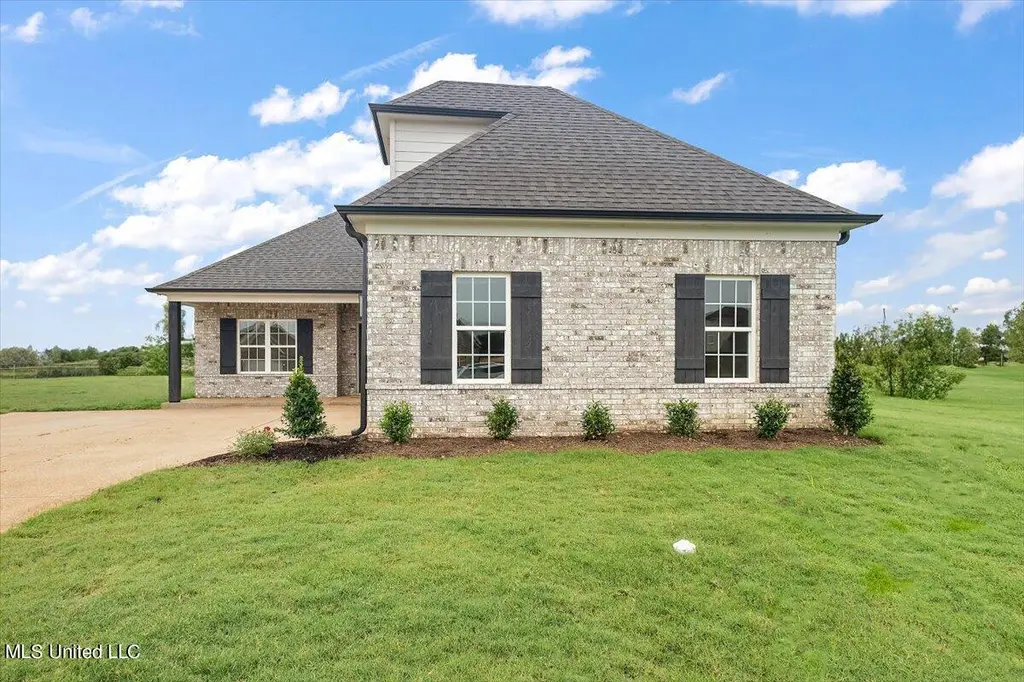 6389 River Ln