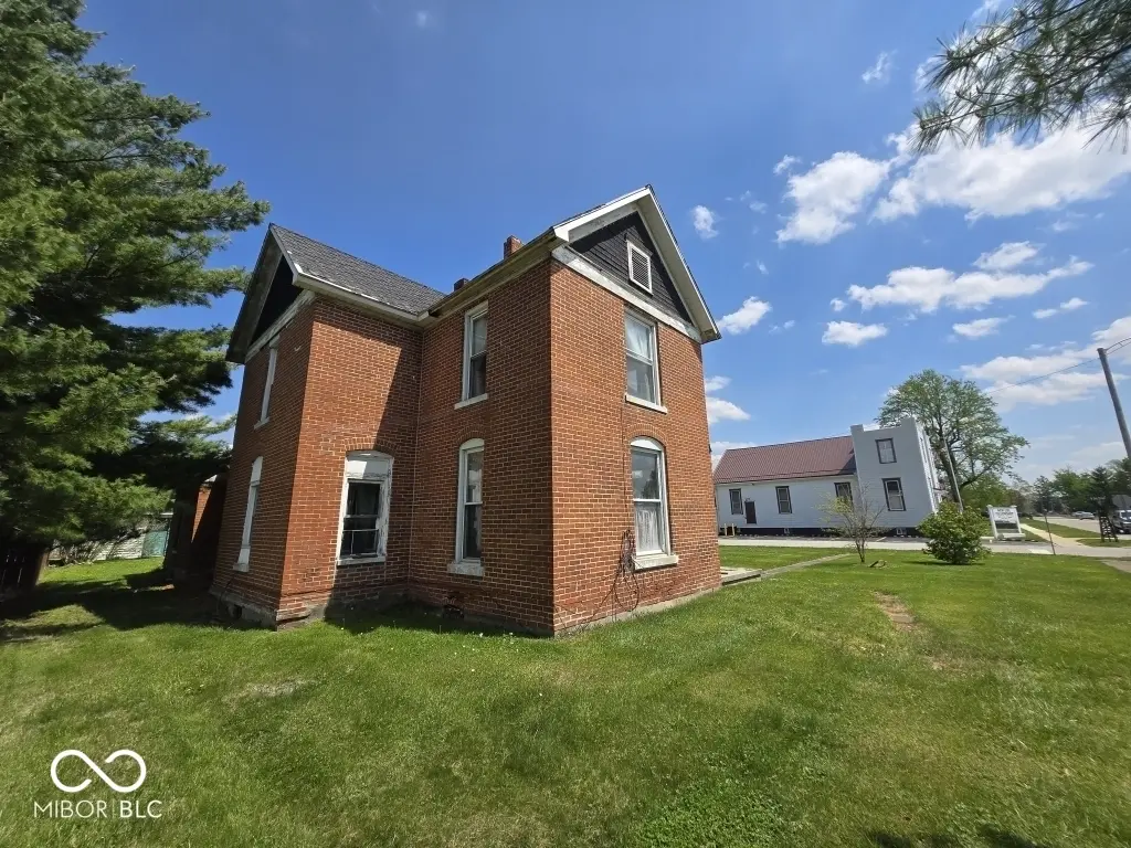 121 E North A St