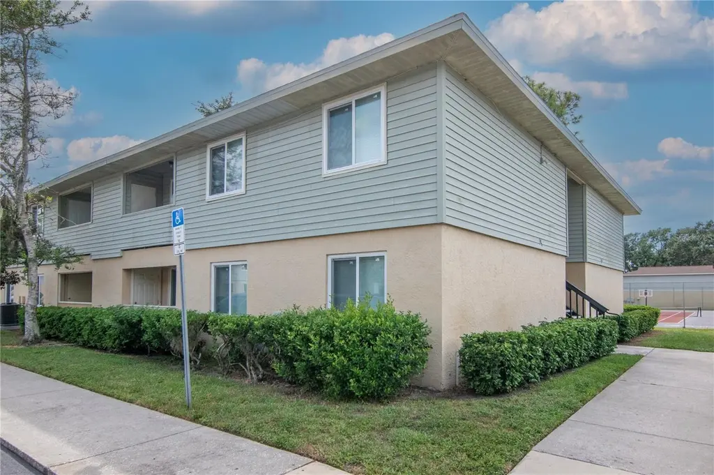 228 Berry Tree Pl